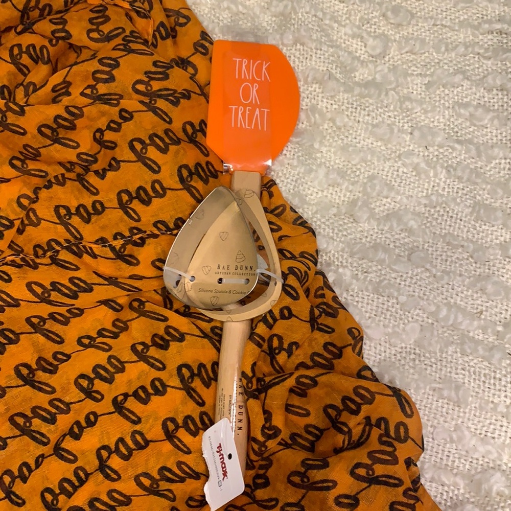 New Rae Dunn Halloween Spatula and Cookie Cutter